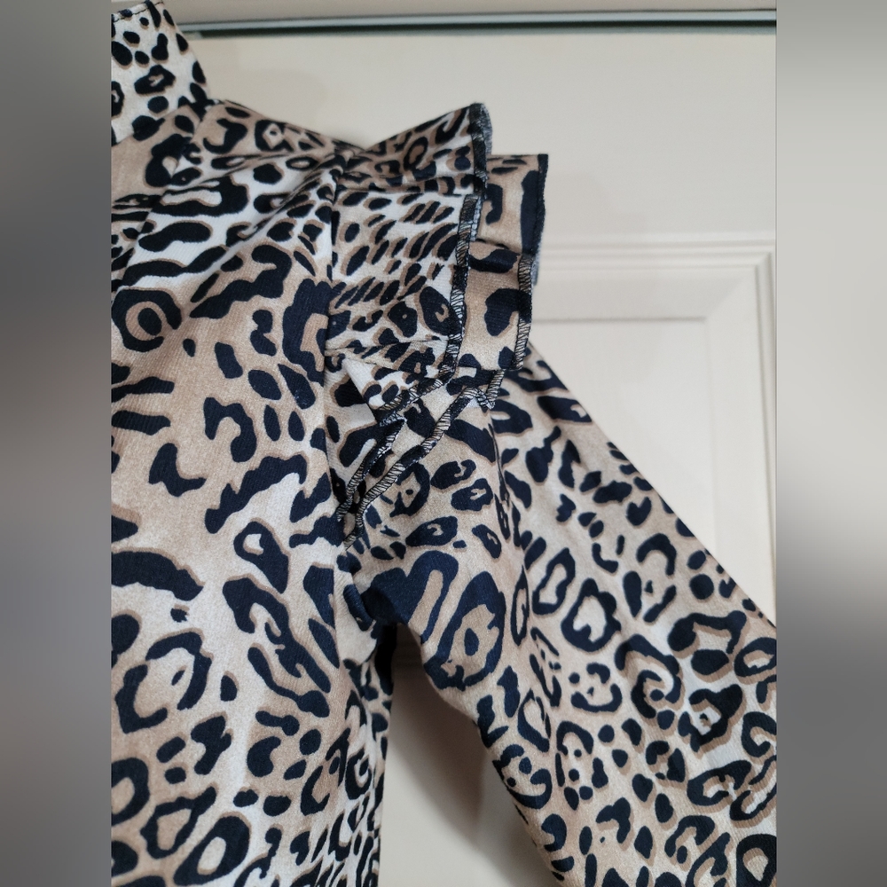 Leopard Print Zip-Up Jacket Top Ruffled Shoulders - Picture 3 of 6